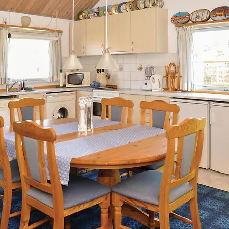 Prázdninový dům Three-bedroom In *