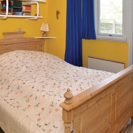 Three-bedroom In Feriehus *