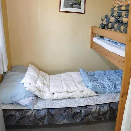 Three-bedroom In Feriehus *