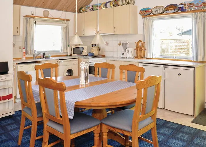 Prázdninový dům Three-bedroom In *